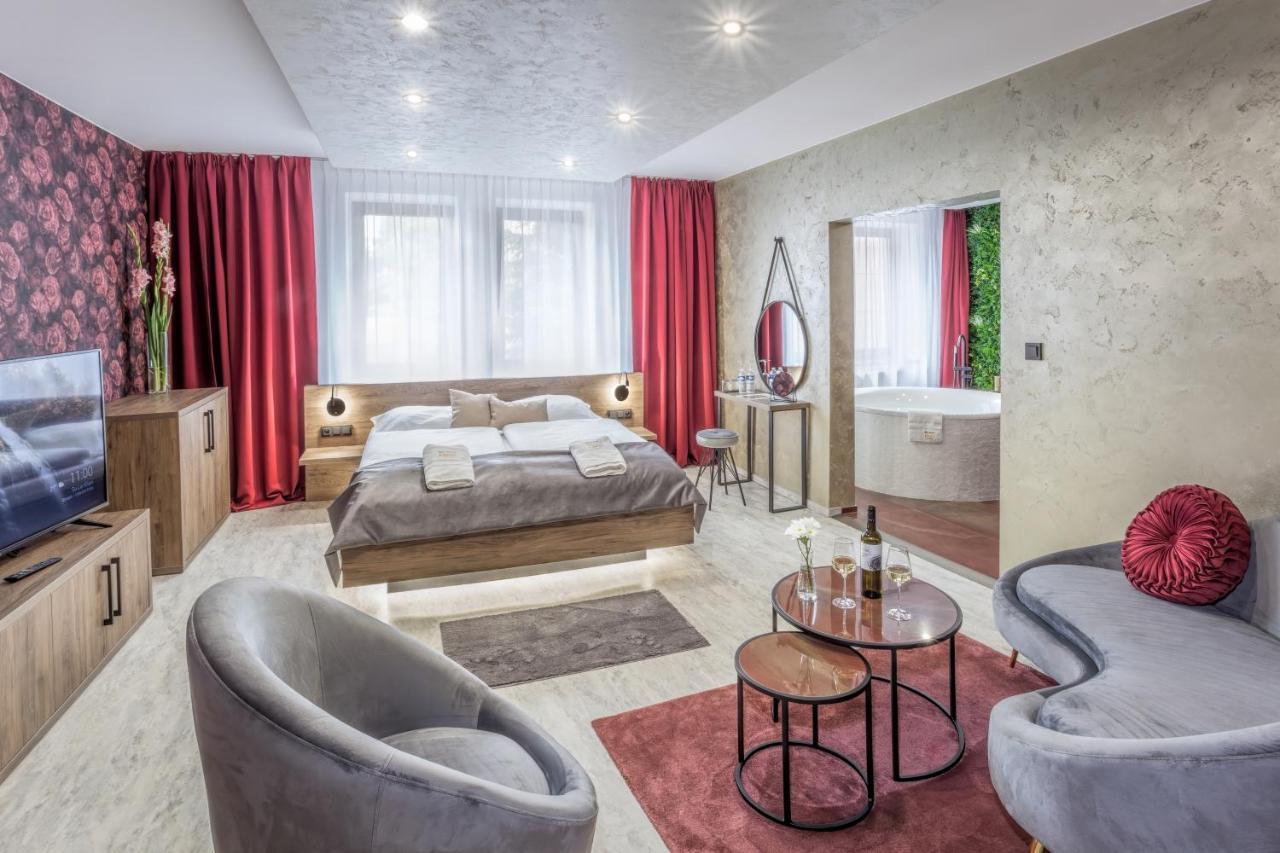 Hotel Beta Bzenec Kültér fotó
