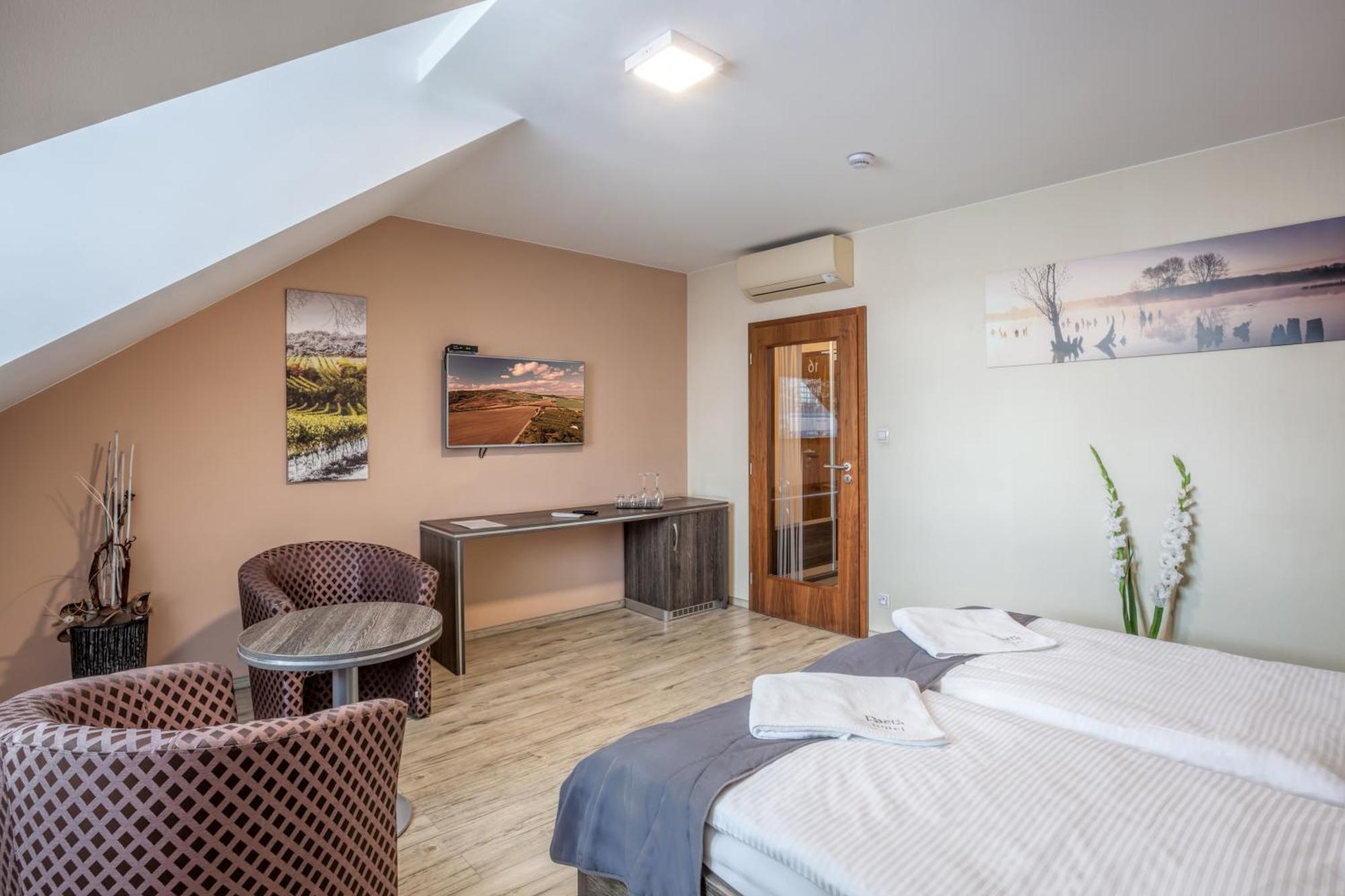 Hotel Beta Bzenec Kültér fotó