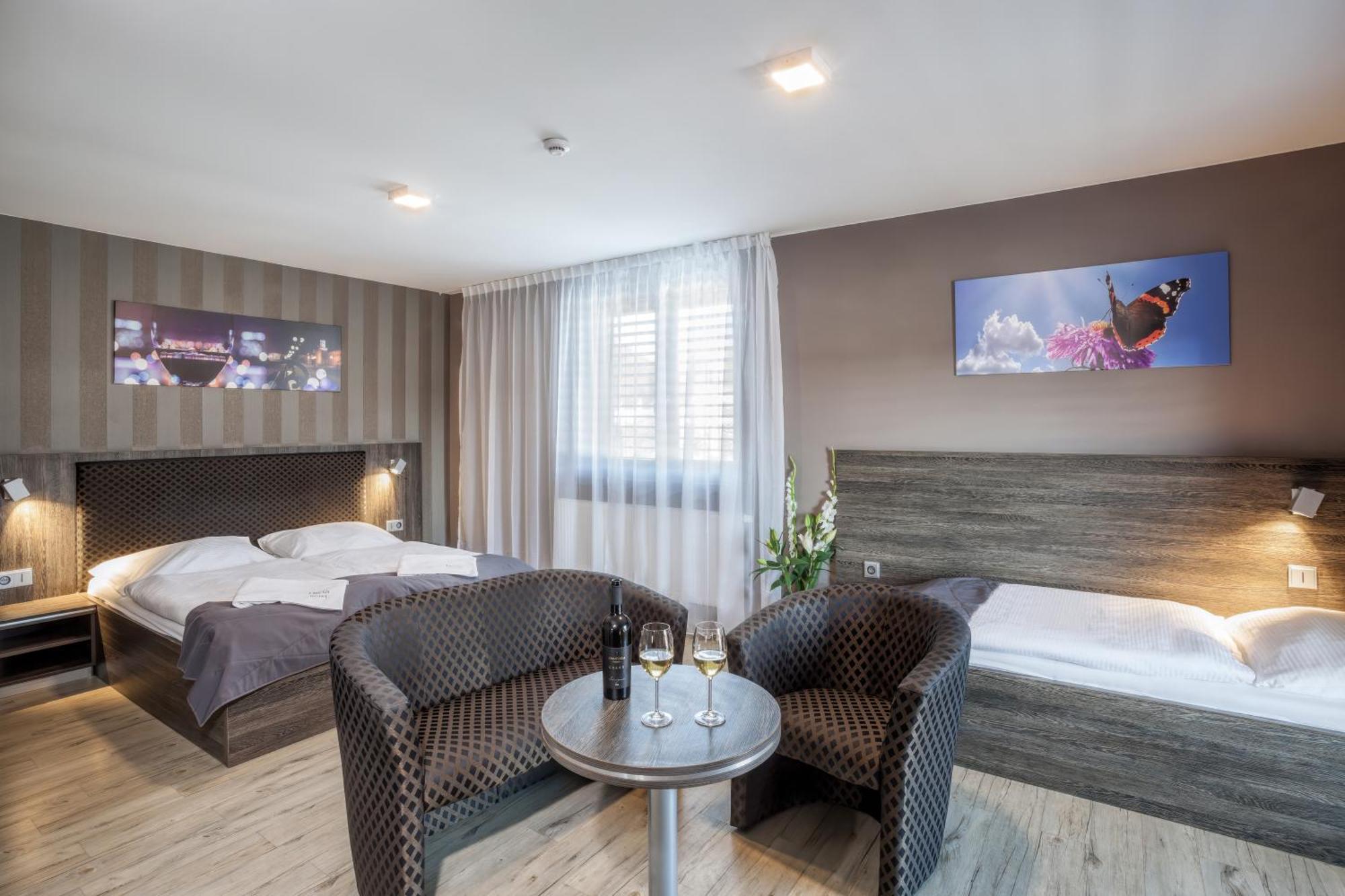 Hotel Beta Bzenec Kültér fotó