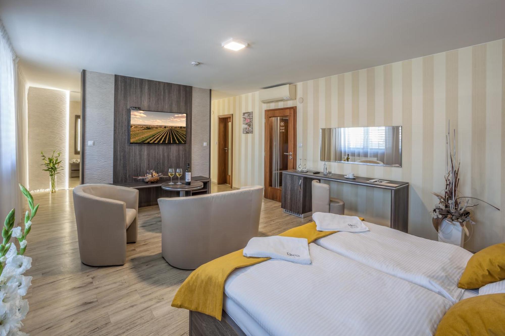 Hotel Beta Bzenec Kültér fotó