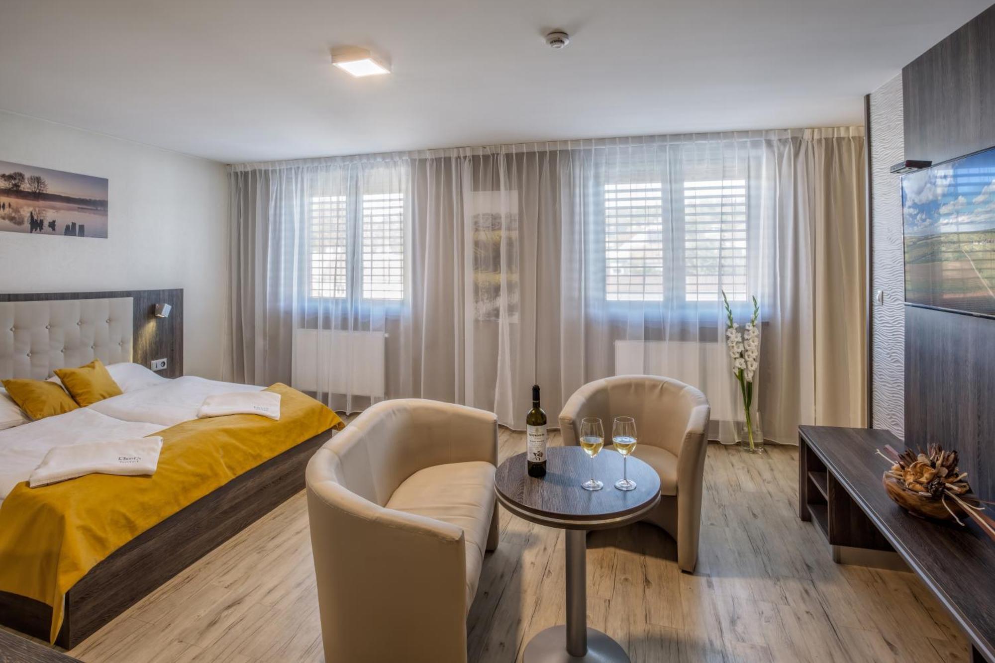 Hotel Beta Bzenec Kültér fotó