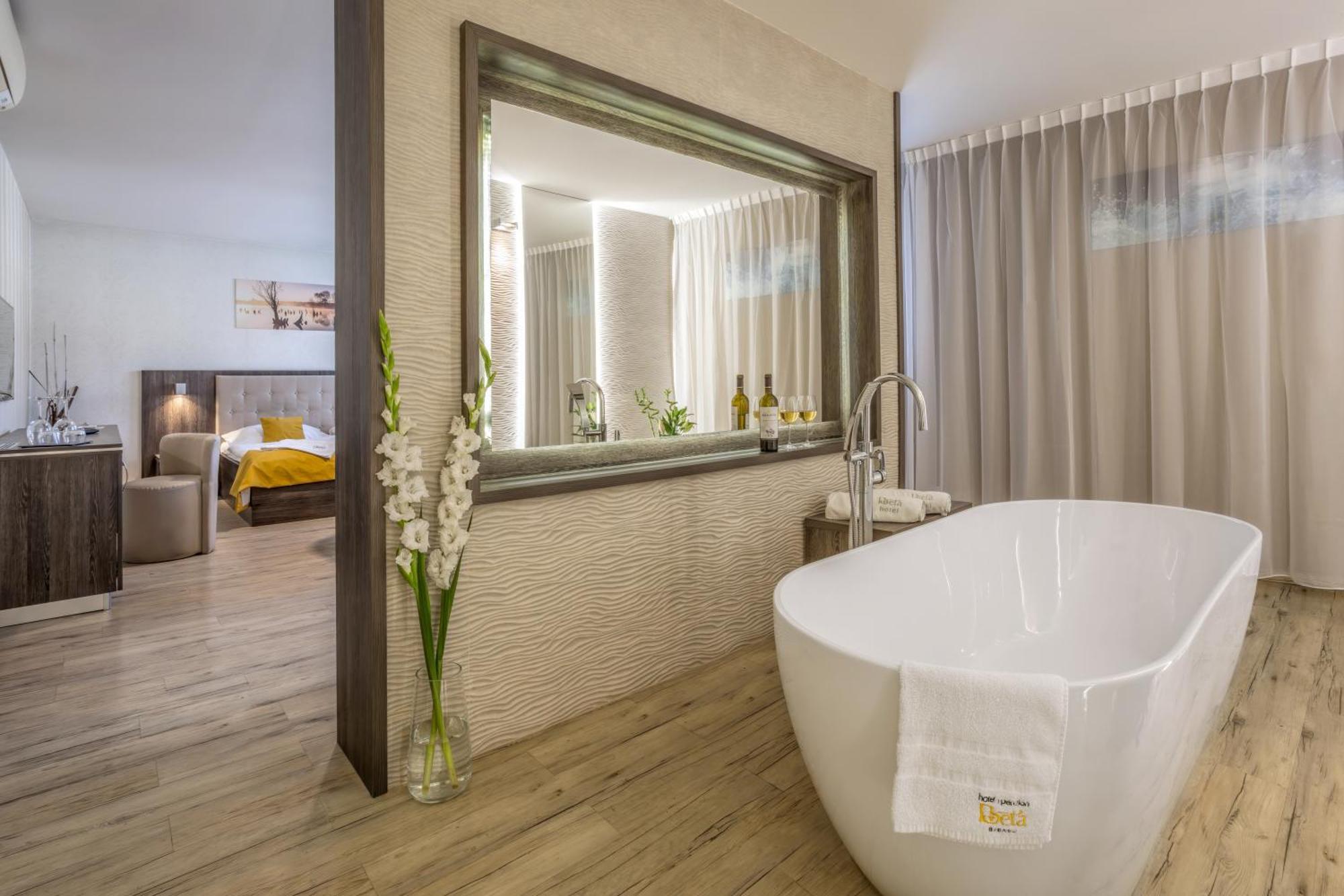 Hotel Beta Bzenec Kültér fotó