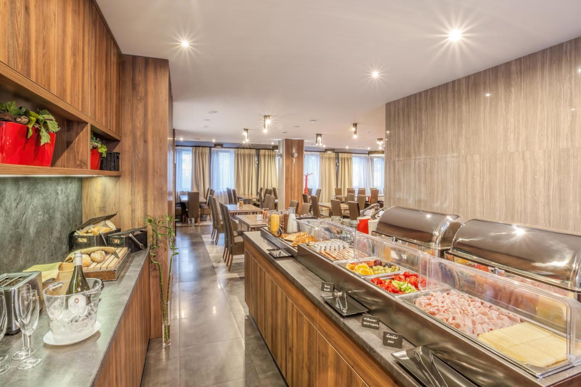 Hotel Beta Bzenec Kültér fotó
